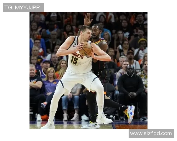 布鲁克洛佩斯：从篮筐之下的巨人到NBA全能战士的蜕变之路